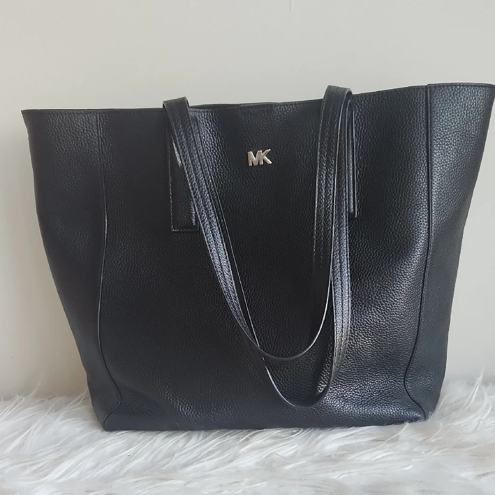 Michael Kors Elegant Black Tote